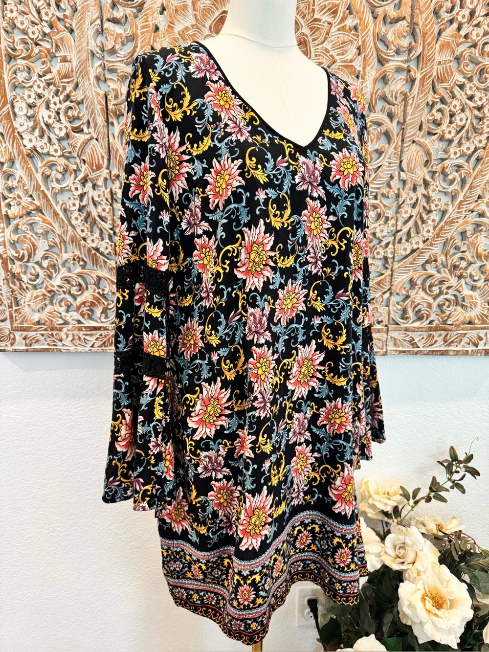 Xhileration Floral V-Neck Long Sleeve Tunic Dress in Black - Picture 4 of 16